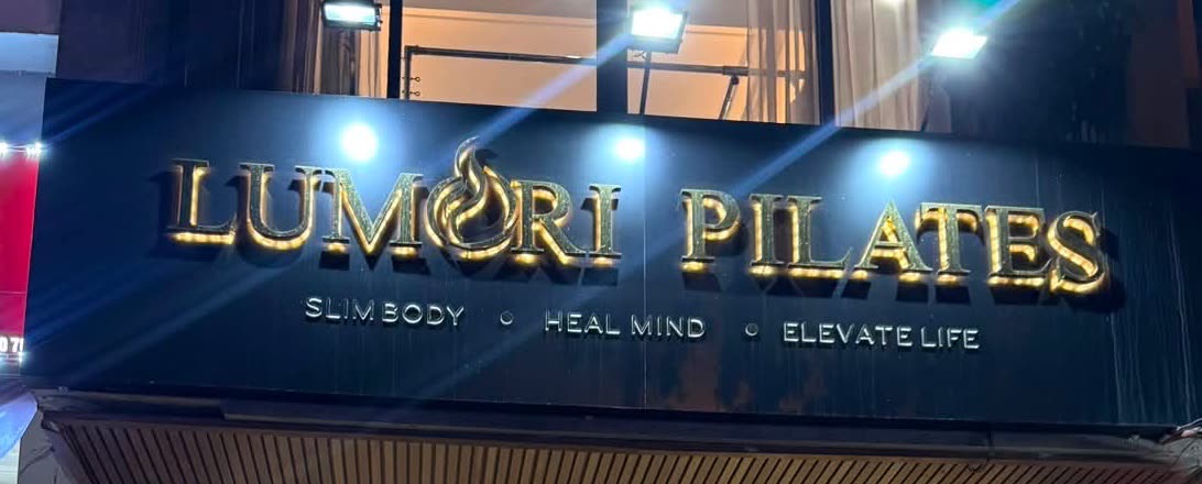 Biển hiệu Lumori Pilates